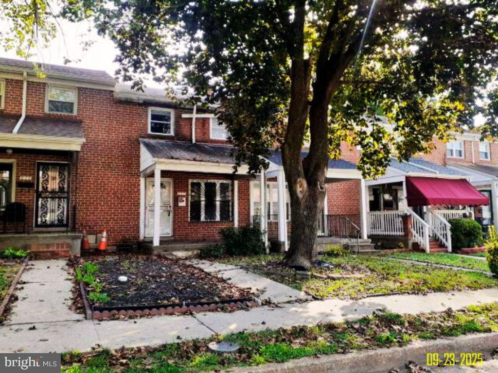 617 Brisbane Road Baltimore, MD 21229 - Photo 3 of 15 a front view of a house with garden