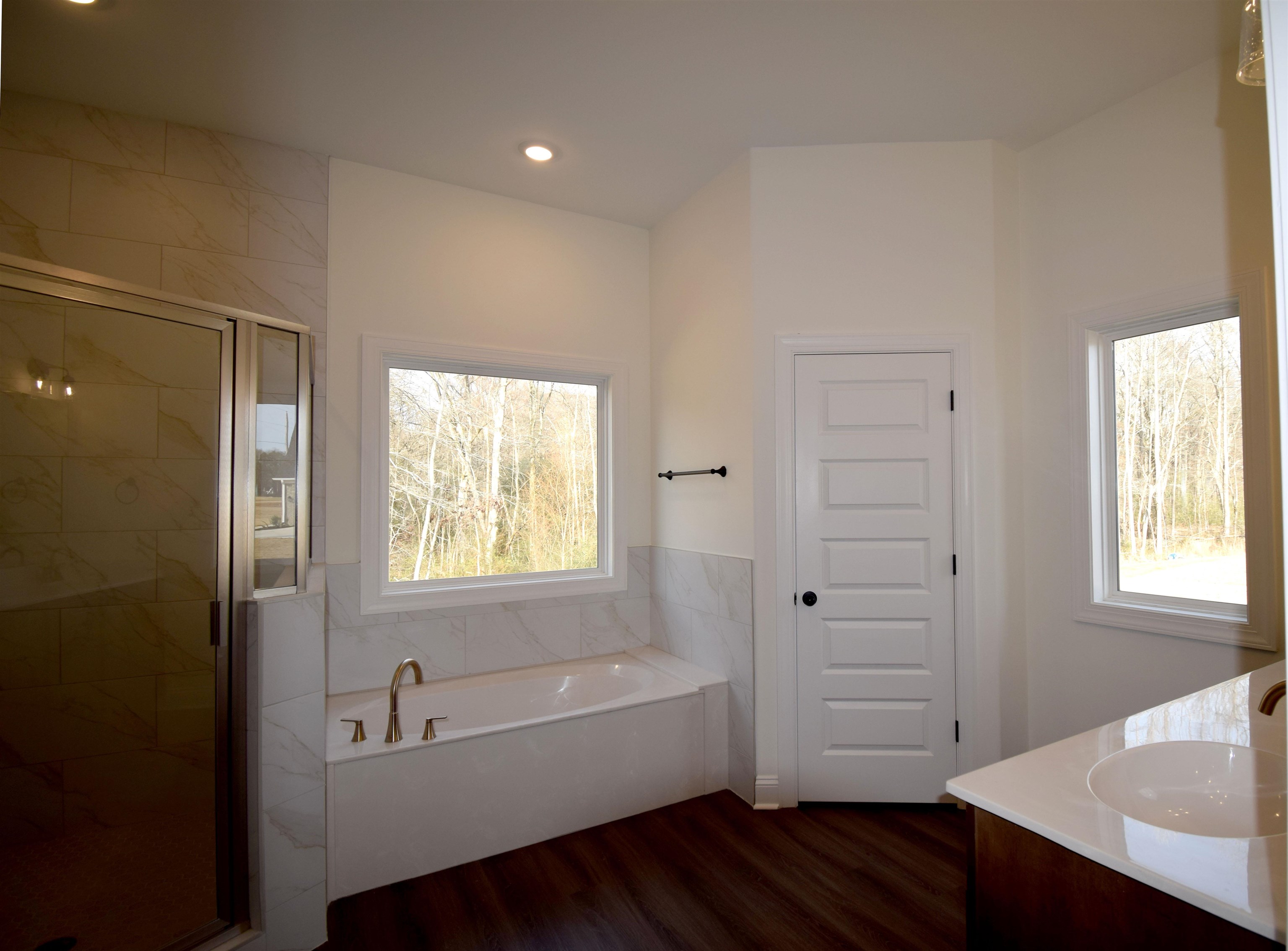 207 Centerline Roper Loop Byhalia, MS 38611 - Photo 20 of 23 a bathroom with a bathtub sink and window
