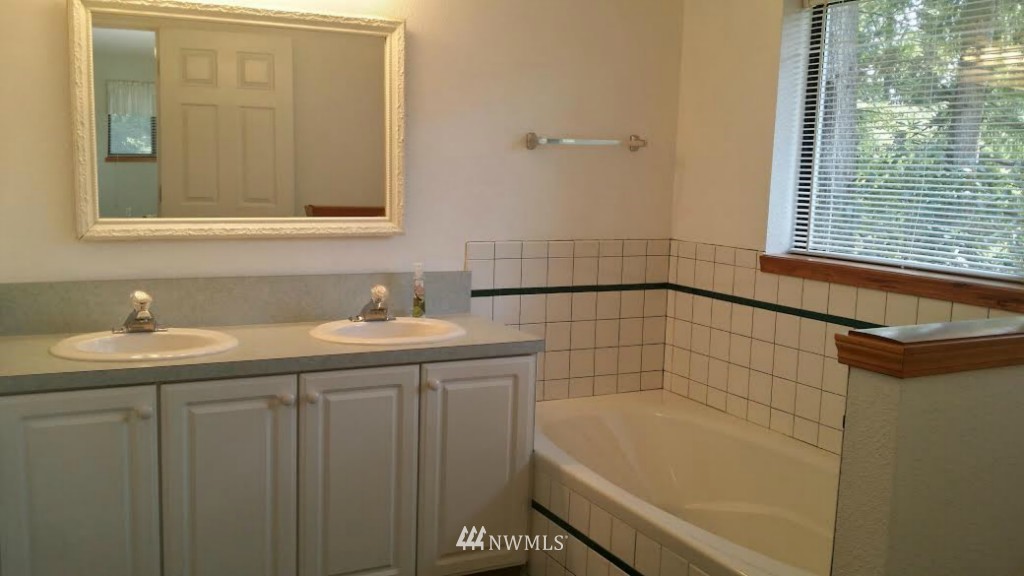 51 East Sund Road Grapeview, WA 98546 - Photo 12 of 19 Gallery Image 12