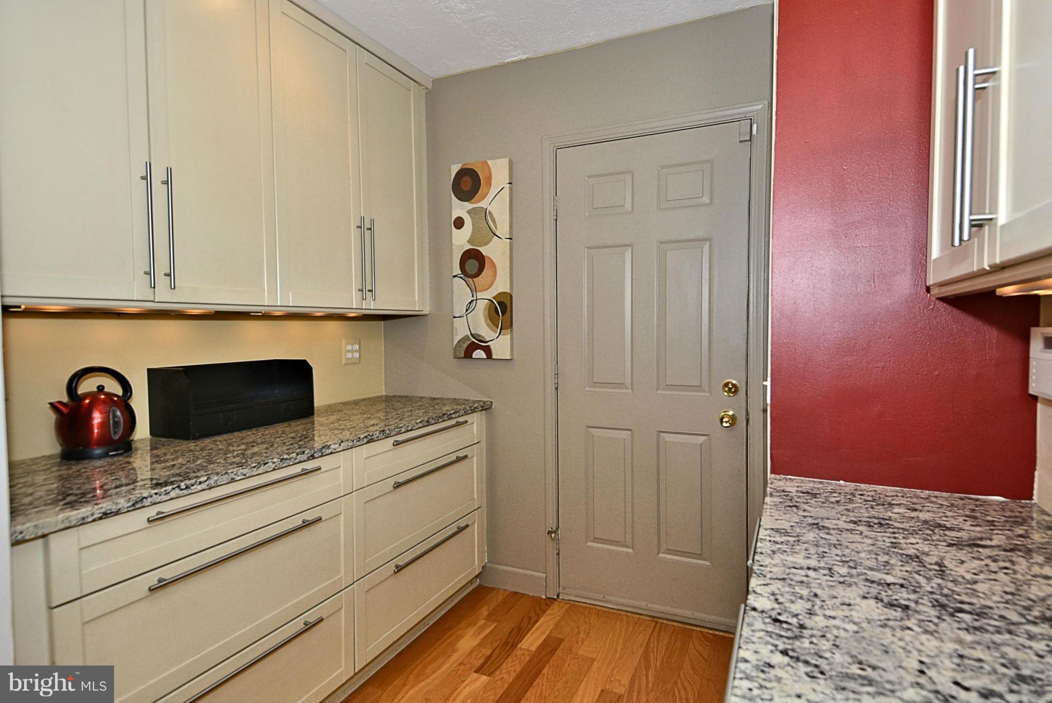 11603 Deer Forest Road Reston, VA 20194 - Photo 12 of 29 Pantry/Hallway