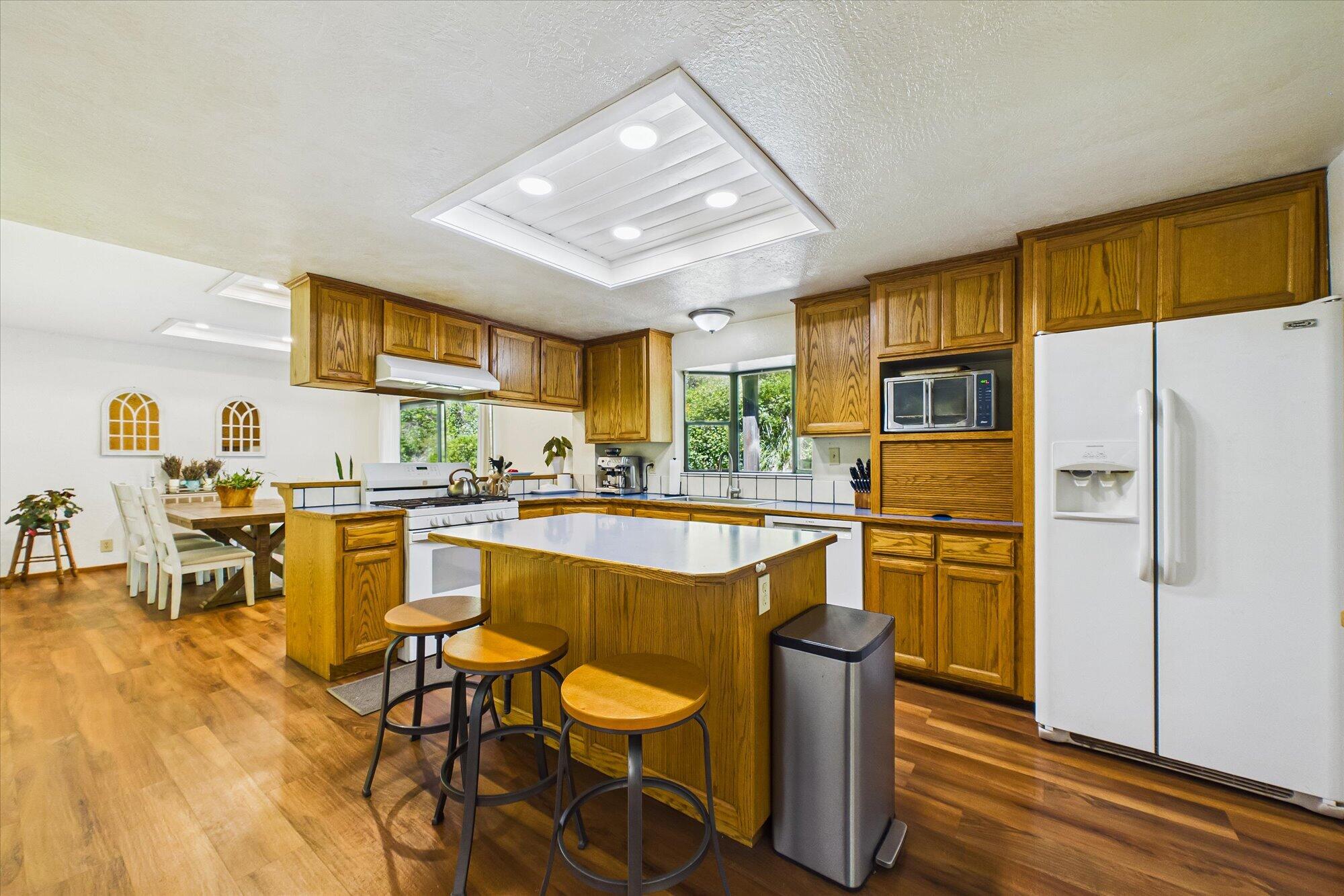 655 Gibson Creek Road Whitethorn, CA 95589 - Photo 10 of 60