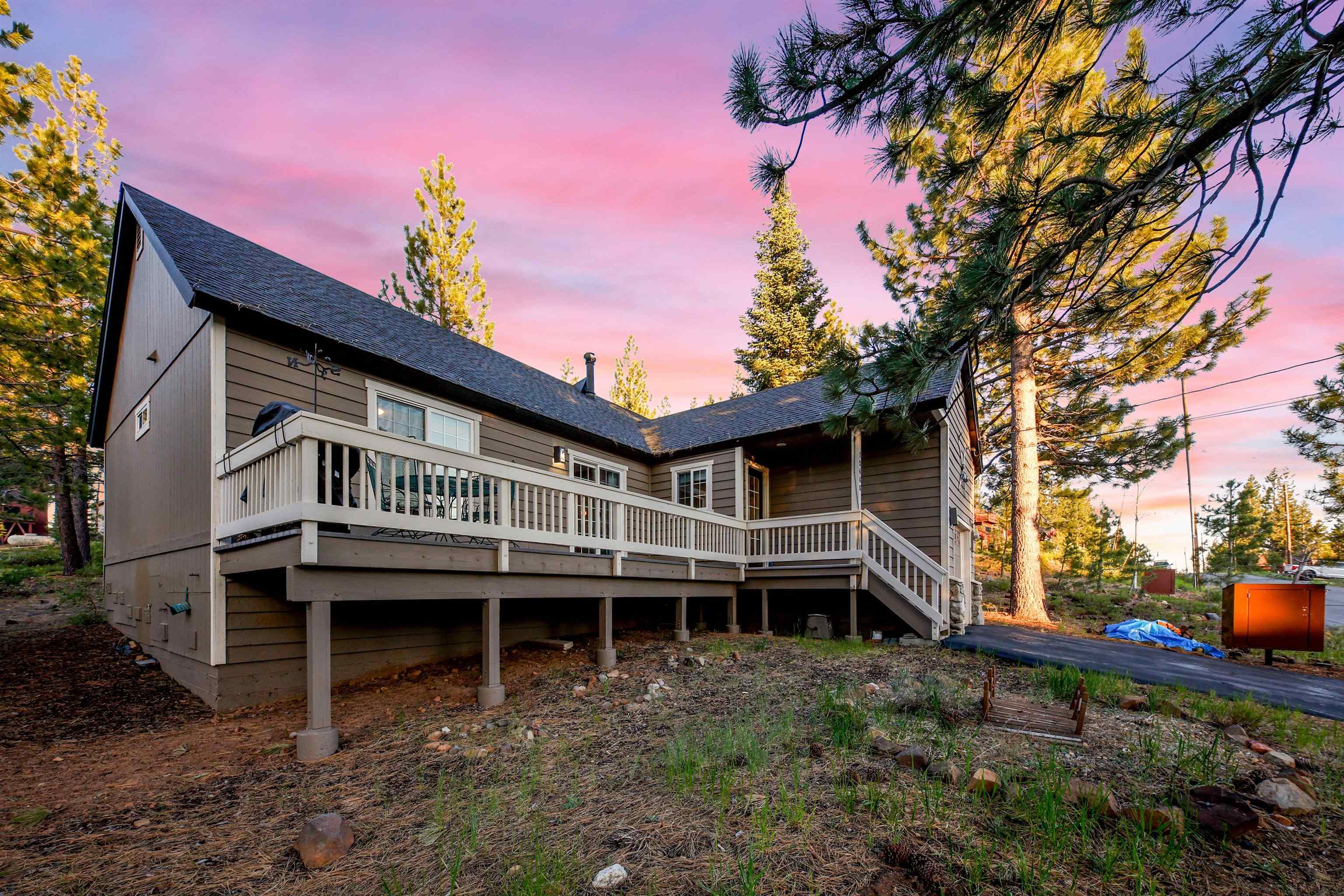 12466 Pinnacle Loop Truckee, CA 96161 - Photo 2 of 28