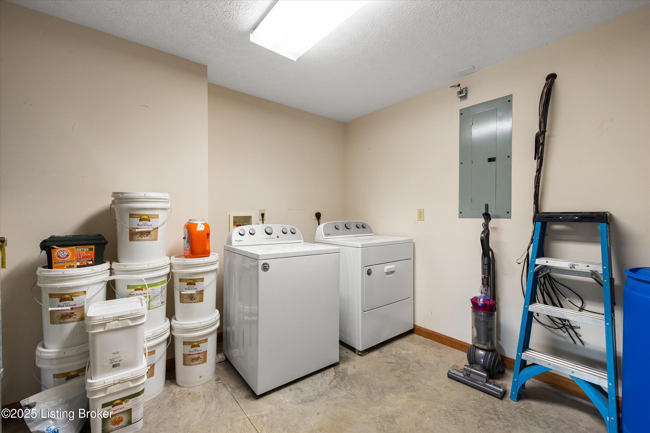 2392 Holt Ridge Road Bloomfield, KY 40008 - Photo 38 of 66 Laundry room / utility room