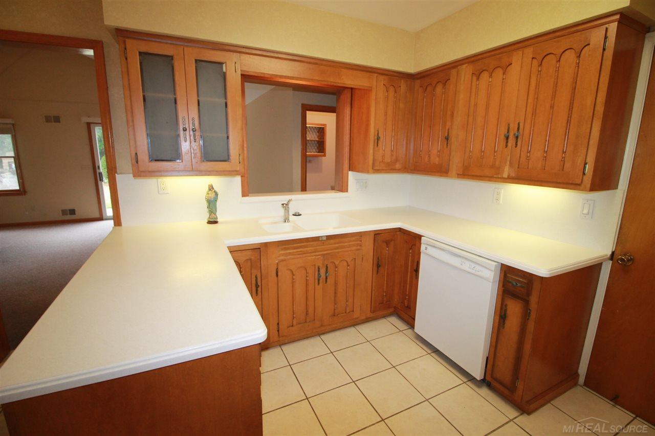 954 South Renaud Road Grosse Pointe Woods, MI 48236 - Photo 16 of 46
