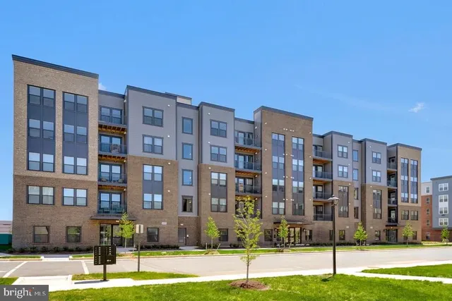 $2,700 | 21731 Dovekie Terrace, Unit 304, Ashburn, VA 20147