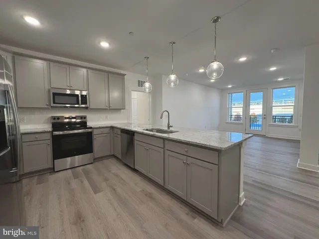 $2,700 | 21731 Dovekie Terrace, Unit 304, Ashburn, VA 20147