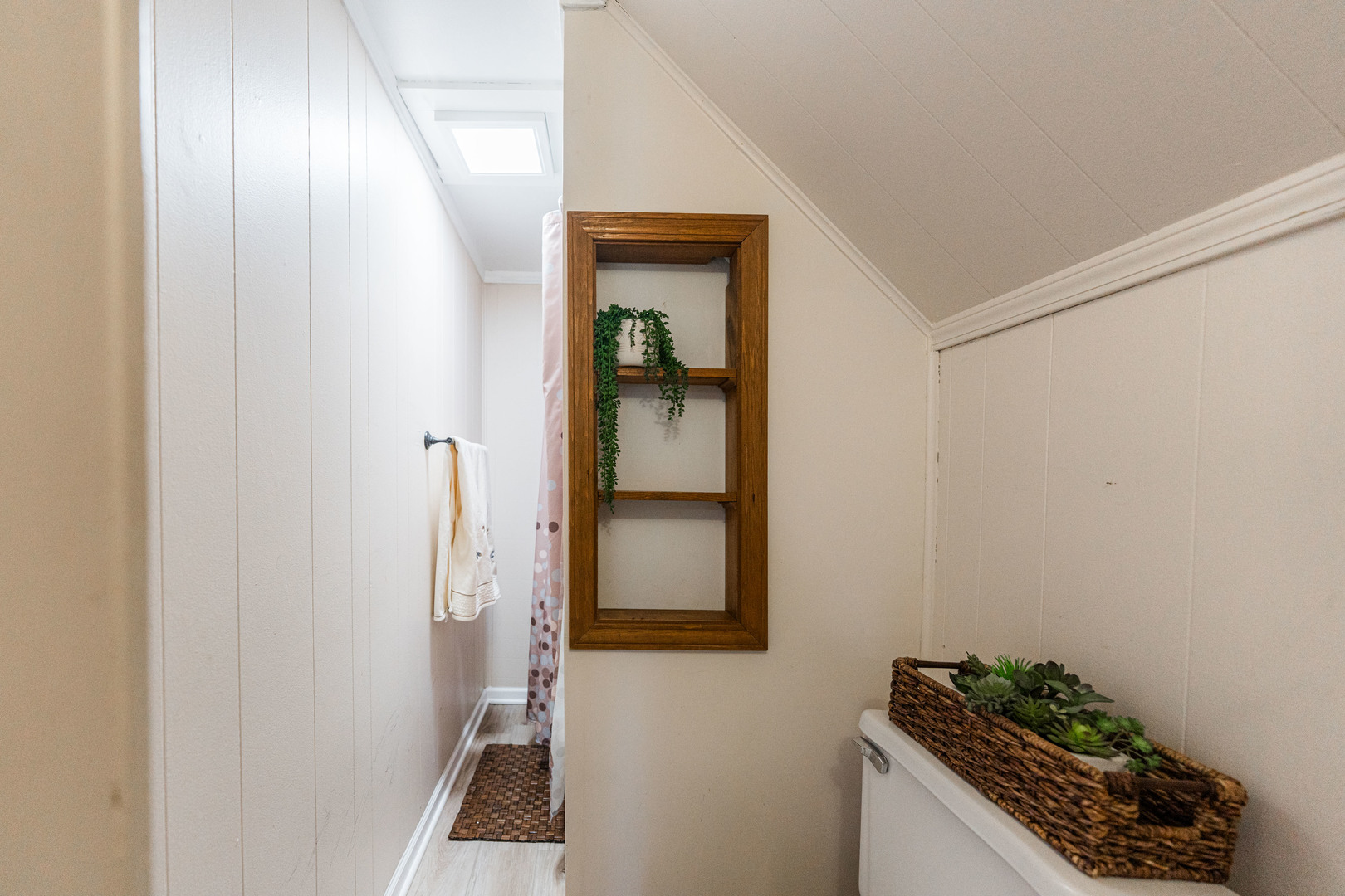 120 Sabin Street Sycamore, IL 60178 - Photo 21 of 27 a room that has a window in it