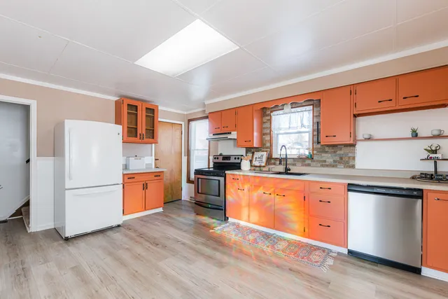 $209,900 | 120 Sabin Street, Sycamore, IL 60178