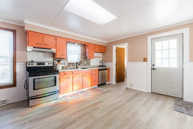 $209,900 | 120 Sabin Street, Sycamore, IL 60178