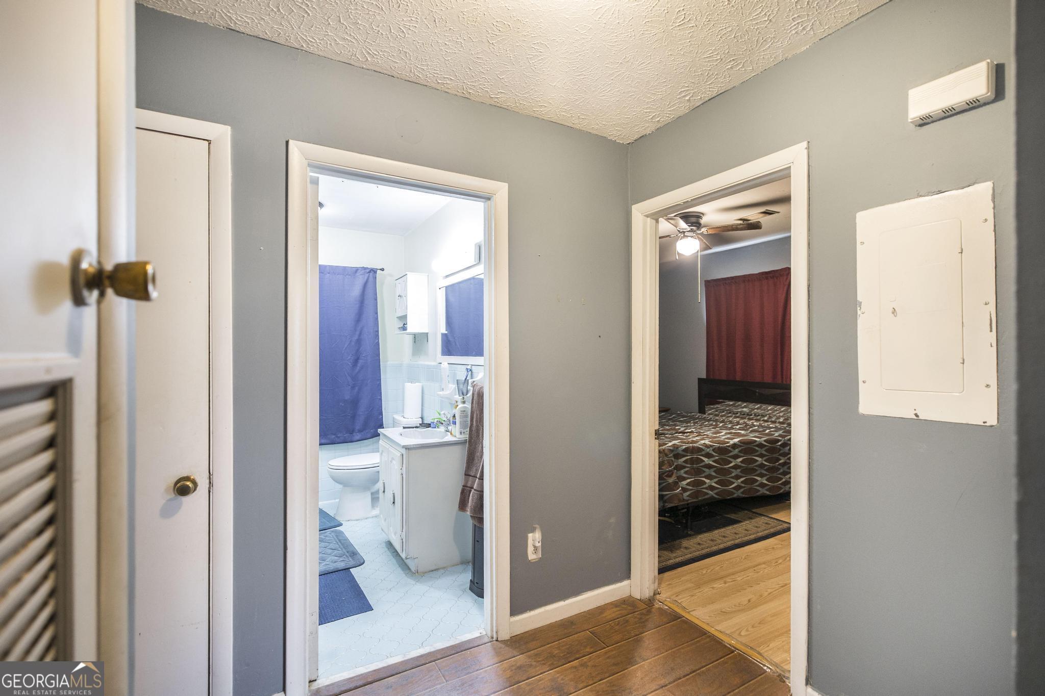 249 Ward Street Warner Robins, GA 31093 - Photo 12 of 22 a view of a bathroom with tub door