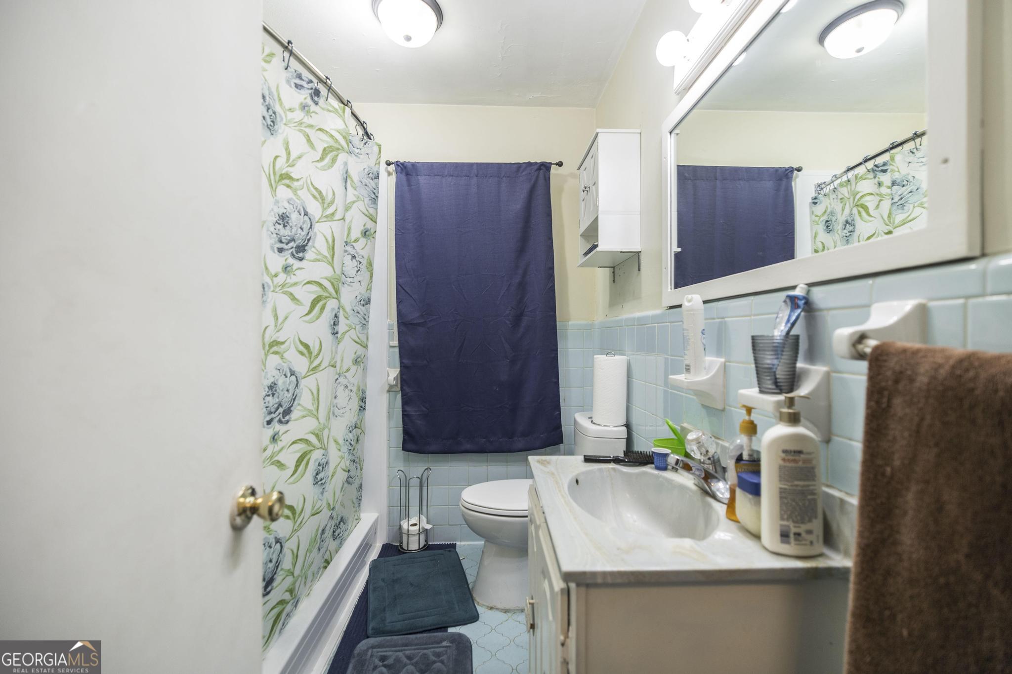 249 Ward Street Warner Robins, GA 31093 - Photo 16 of 22 a bathroom with a sink toilet and shower