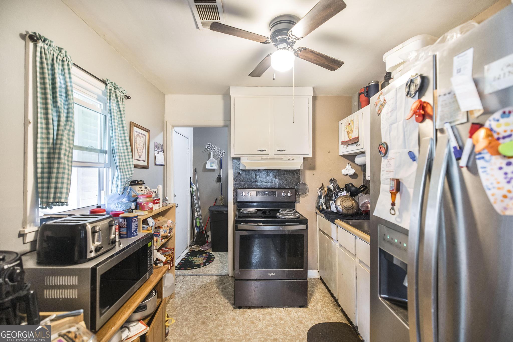 249 Ward Street Warner Robins, GA 31093 - Photo 10 of 22 a kitchen with stainless steel appliances kitchen island a stove and a refrigerator