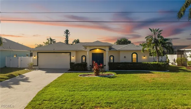 a front view of house with yard