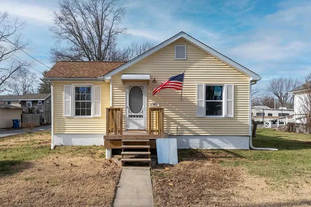 $173,400 | 407 Church Street, Christopher, IL 62822