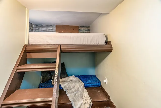 $173,400 | 407 Church Street, Christopher, IL 62822