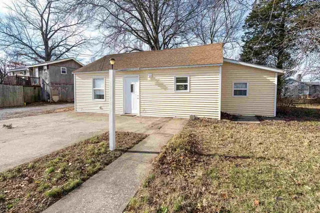 $173,400 | 407 Church Street, Christopher, IL 62822