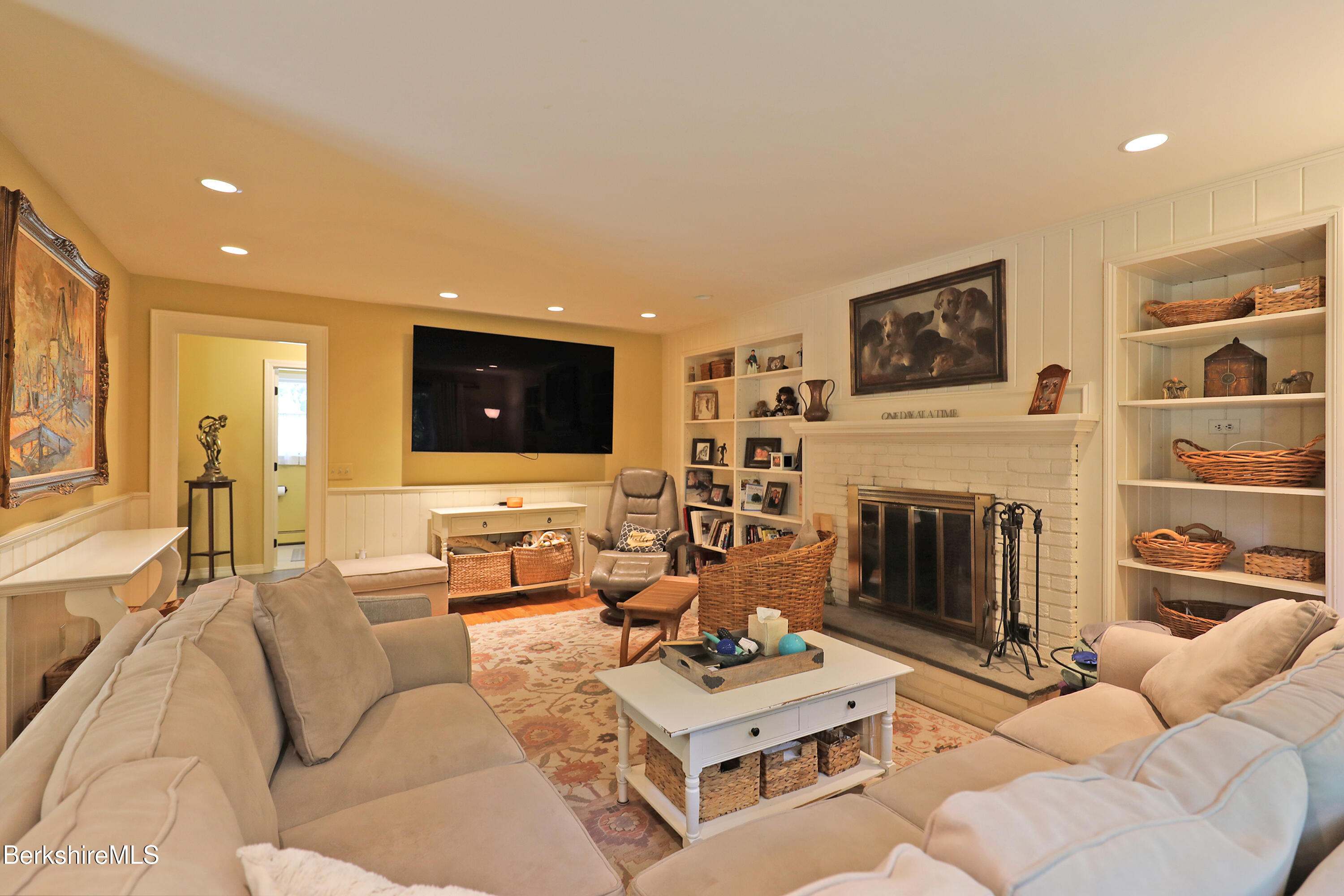 576 Holmes Road Pittsfield, MA 01201 - Photo 19 of 55 FAMILY ROOM