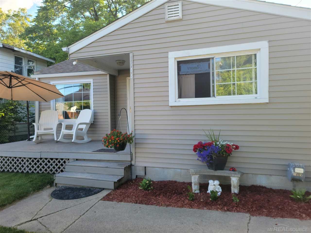 1544 Lambden Road Flint, MI 48532 - Photo 3 of 30 50082359-2.JPG
