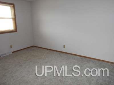 2733 18th Road Escanaba, MI 49829 - Photo 10 of 35