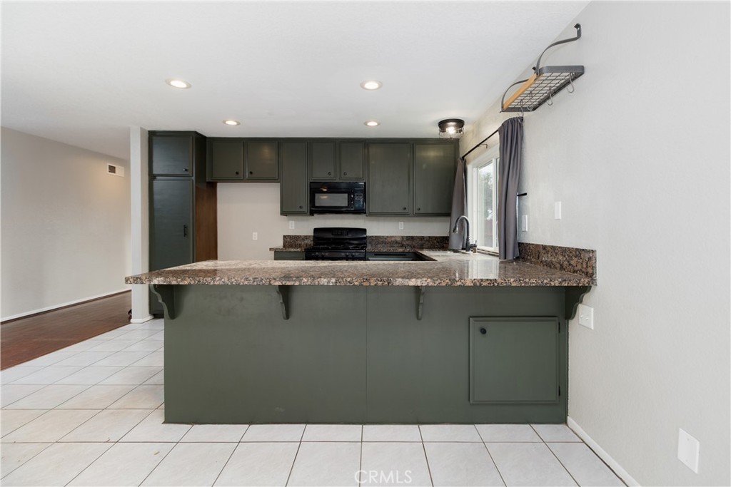 121 Genoa Way Upland, CA 91786 - Photo 10 of 23