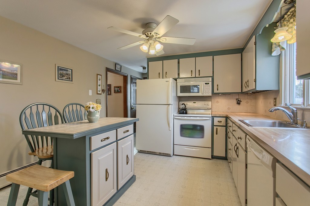 18 Spruce Road Westford, MA 01886 - Photo 10 of 30 Gallery Image 10