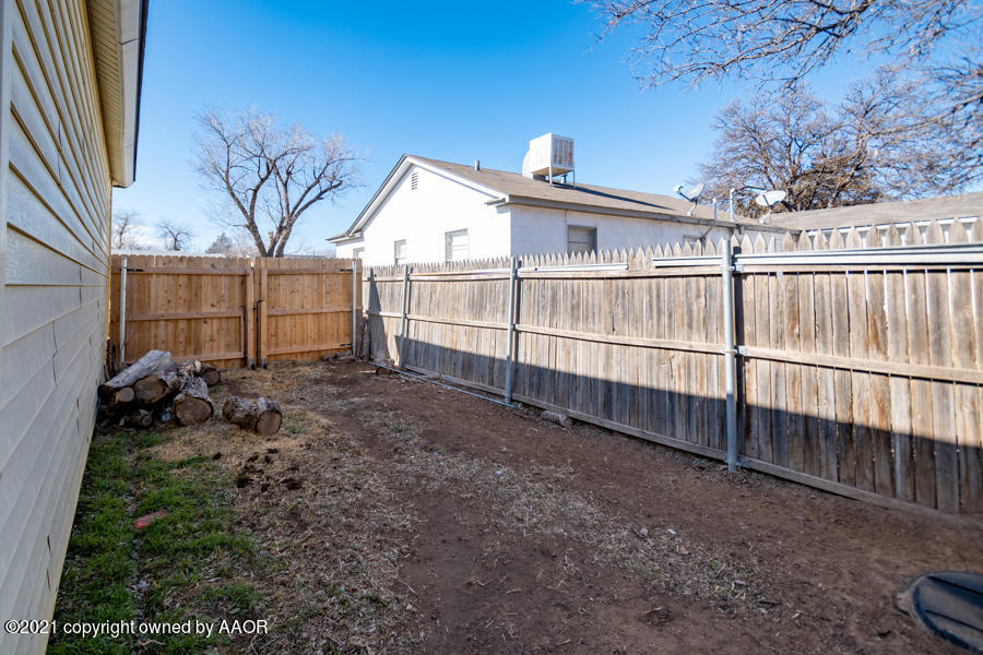 4207 South Lipscomb Street Amarillo, TX 79110 - Photo 20 of 23 a view of a backyard