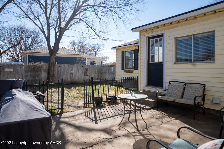 4207 South Lipscomb Street Amarillo, TX 79110 - Photo 22 of 23 a view of a patio with couches table and chairs with wooden fence