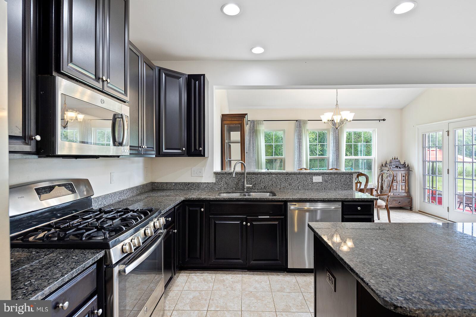 113 Redtail Hawk Circle Sewell, NJ 08080 - Photo 9 of 34 Kitchen/family room