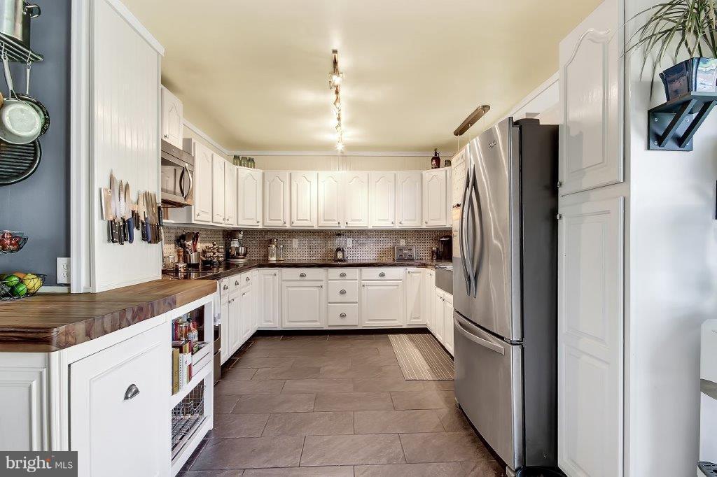 144 Spears Hill Road Elkton, MD 21921 - Photo 8 of 28 All appliances included -Built-in Butcher Block