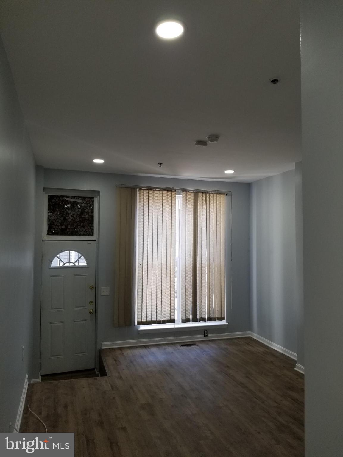 1624 West Lexington Street Baltimore, MD 21223 - Photo 20 of 63 an empty room with windows