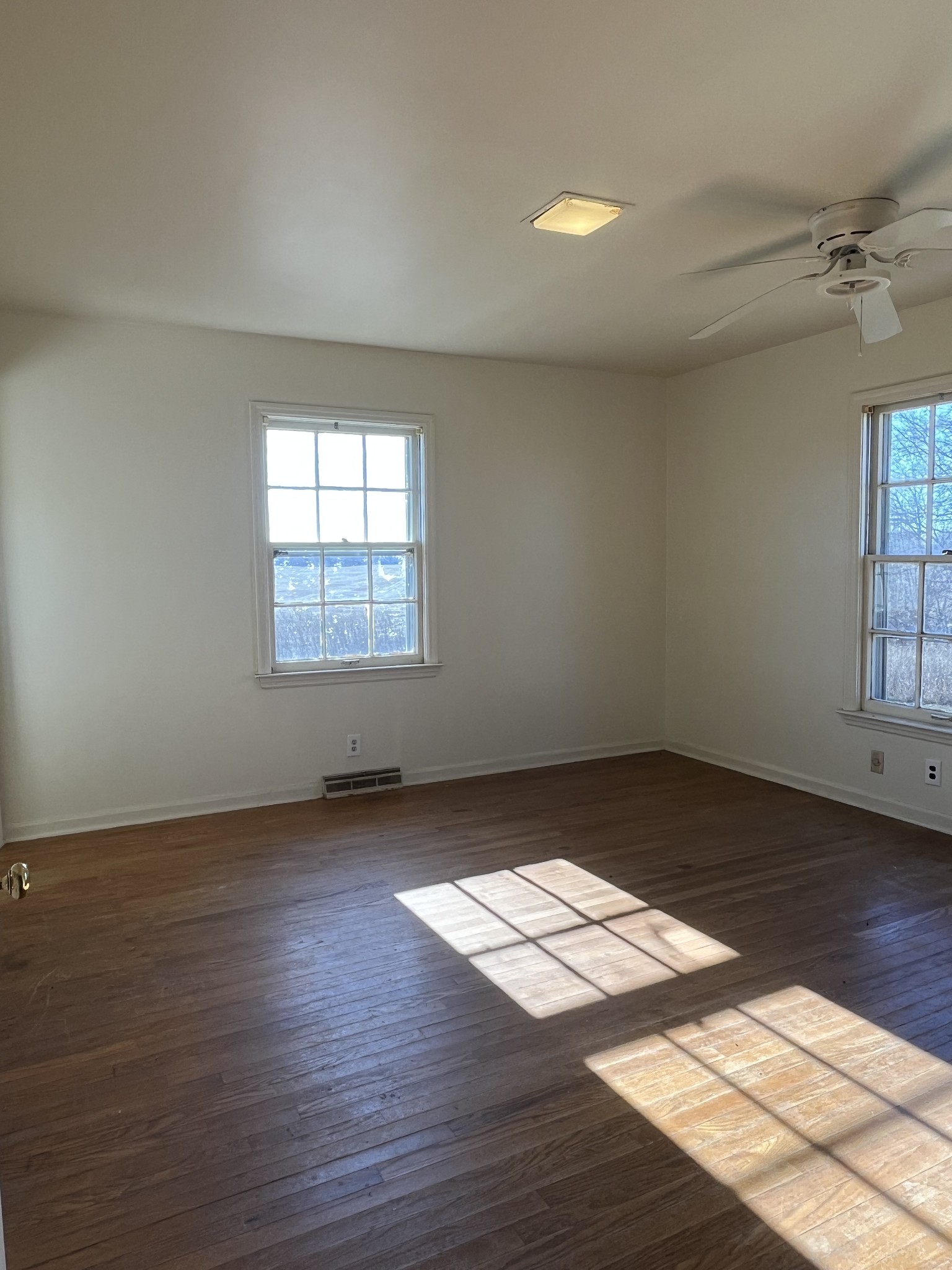 14403 Newstead Road Herndon, KY 42236 - Photo 14 of 25 an empty room with wooden floor and windows