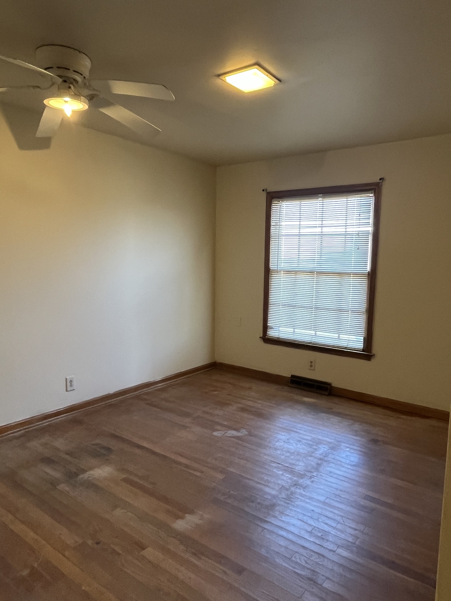 14403 Newstead Road Herndon, KY 42236 - Photo 18 of 25 an empty room with wooden floor and windows