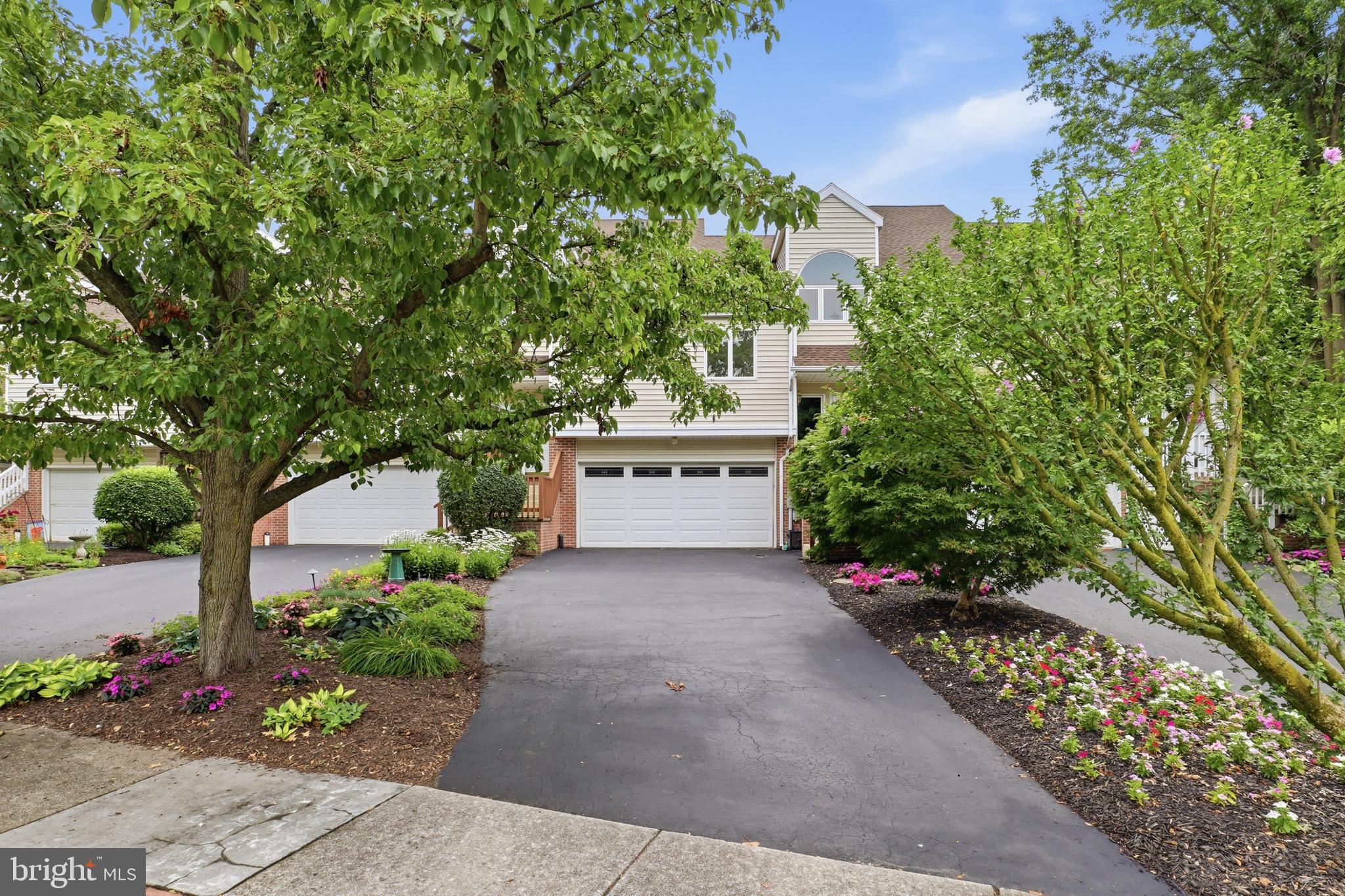 186 Greenleaf Road York, PA 17406 - Photo 2 of 43