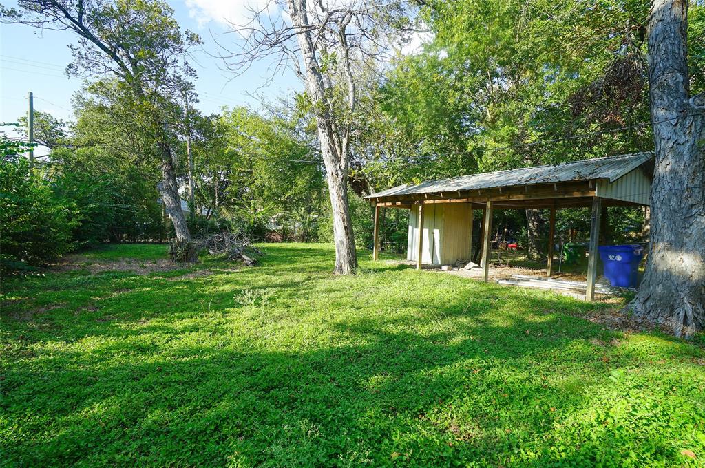 2115 Reuter Avenue Waco, TX 76708 - Photo 11 of 11 front view of a house with a yard