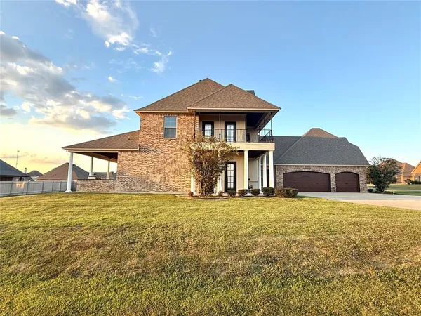 $445,000 | 103 Donna Drive, Stonewall, LA 71078