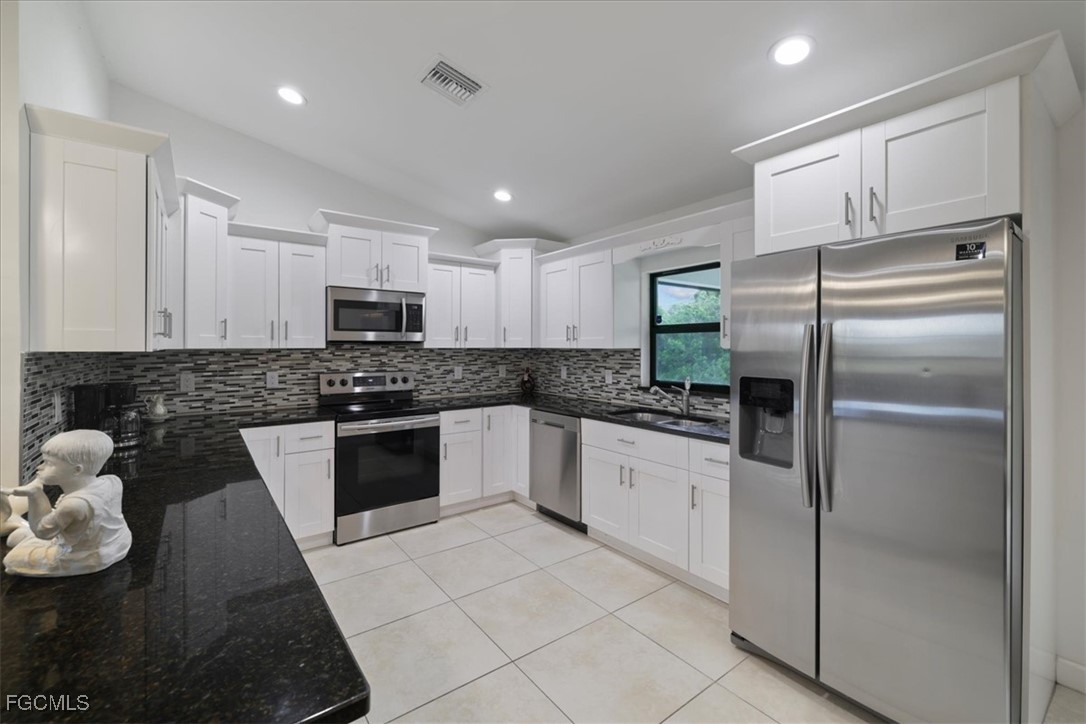 2027 Granada Road LaBelle, FL 33935 - Photo 11 of 35