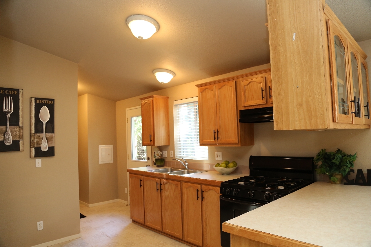 7555 Pegnan Road Shingletown, CA 96088 - Photo 3 of 16 Kitchen