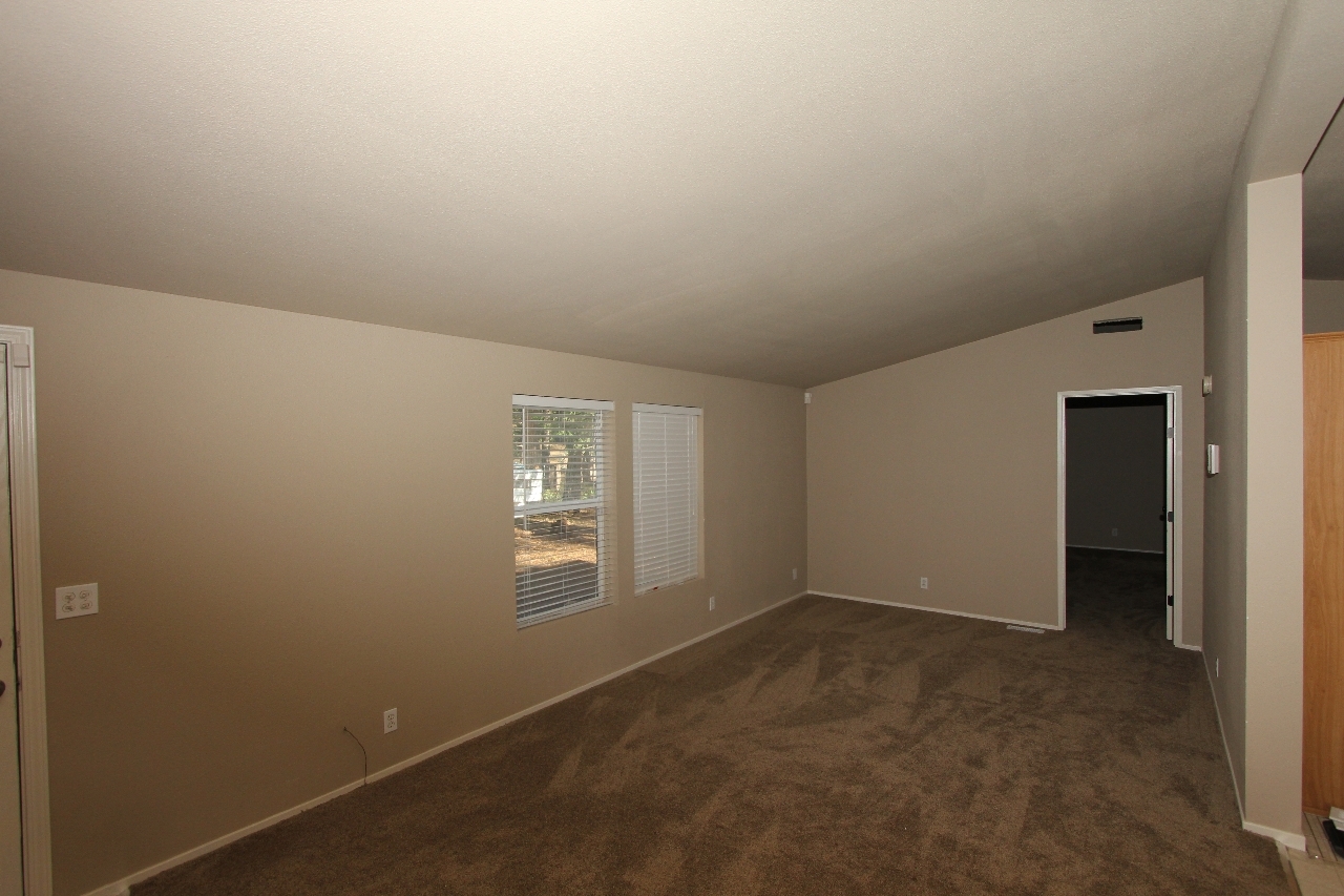 7555 Pegnan Road Shingletown, CA 96088 - Photo 8 of 16 Living Room