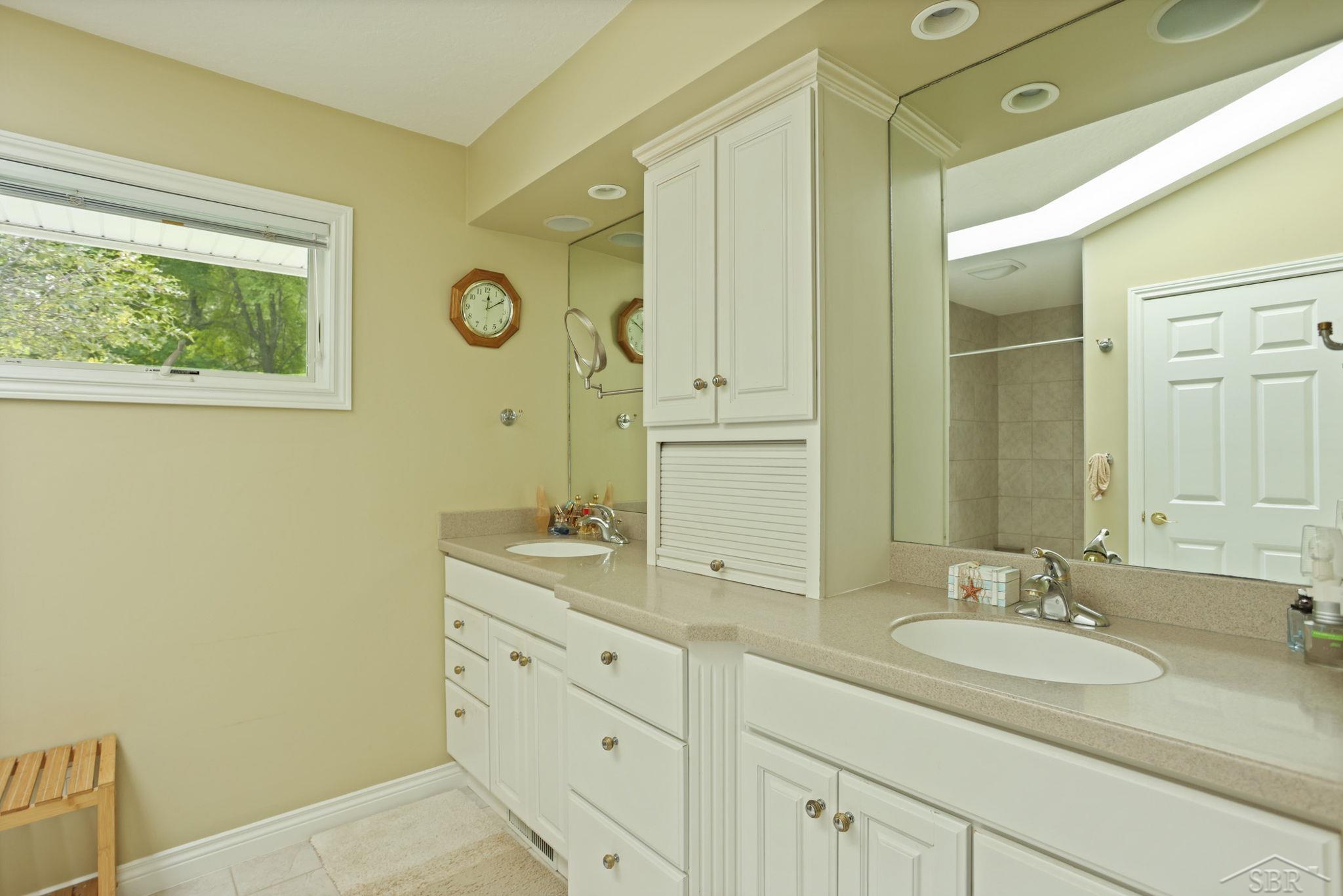 3858 South Graham Road Saginaw, MI 48609 - Photo 32 of 85 50119495-31.JPG