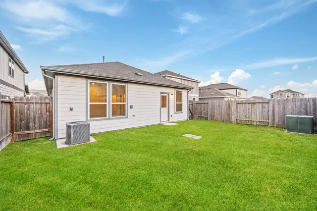 a view of a house with backyard and garden