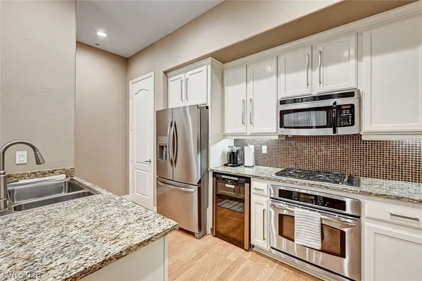 $2,000 | 56 East Serene Avenue, Unit 225, Las Vegas, NV 89123