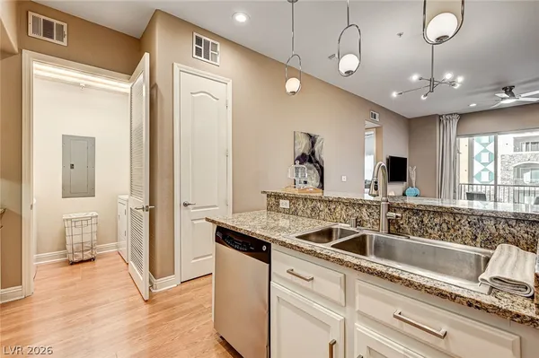 $2,000 | 56 East Serene Avenue, Unit 225, Las Vegas, NV 89123