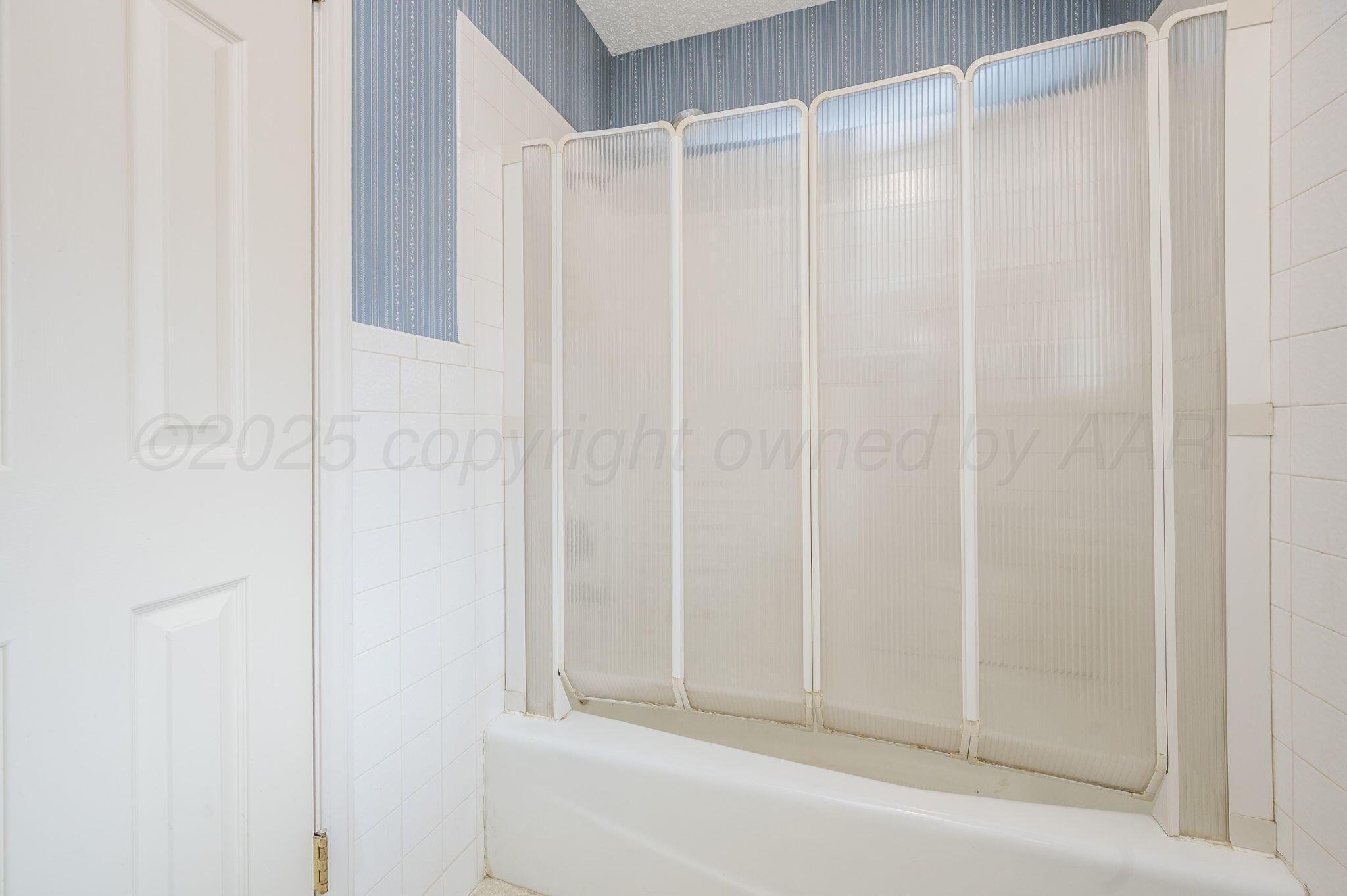 7830 Canode Drive Amarillo, TX 79121 - Photo 25 of 29 Hall Bath 2