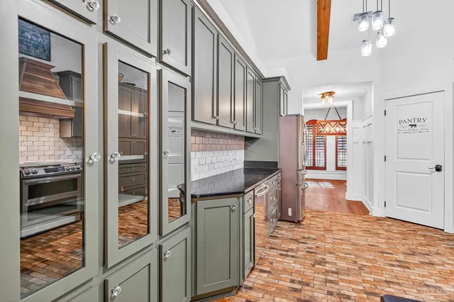 a view of a backyard with pathway