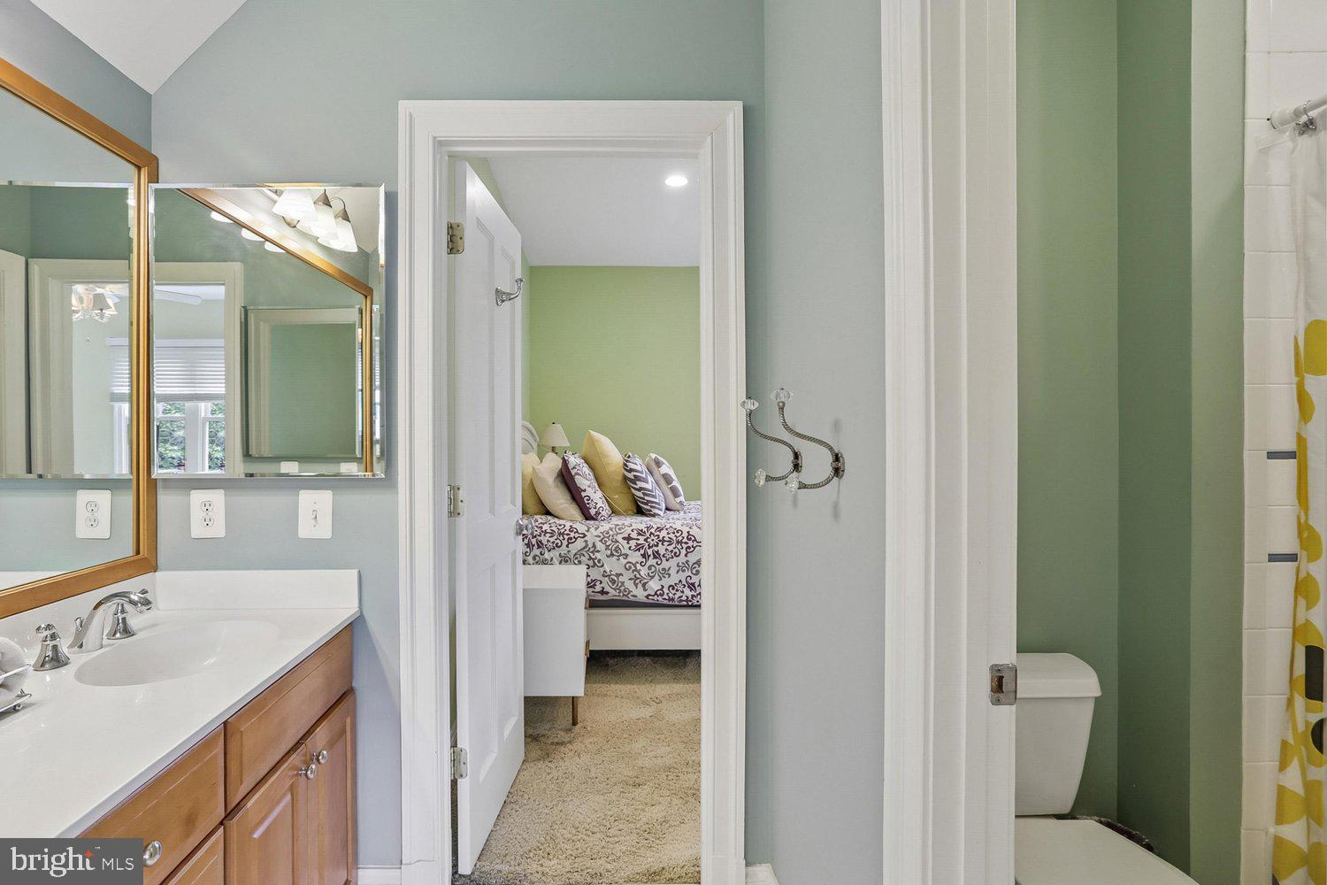 11736 Gainsborough Road Potomac, MD 20854 - Photo 73 of 100 Bath