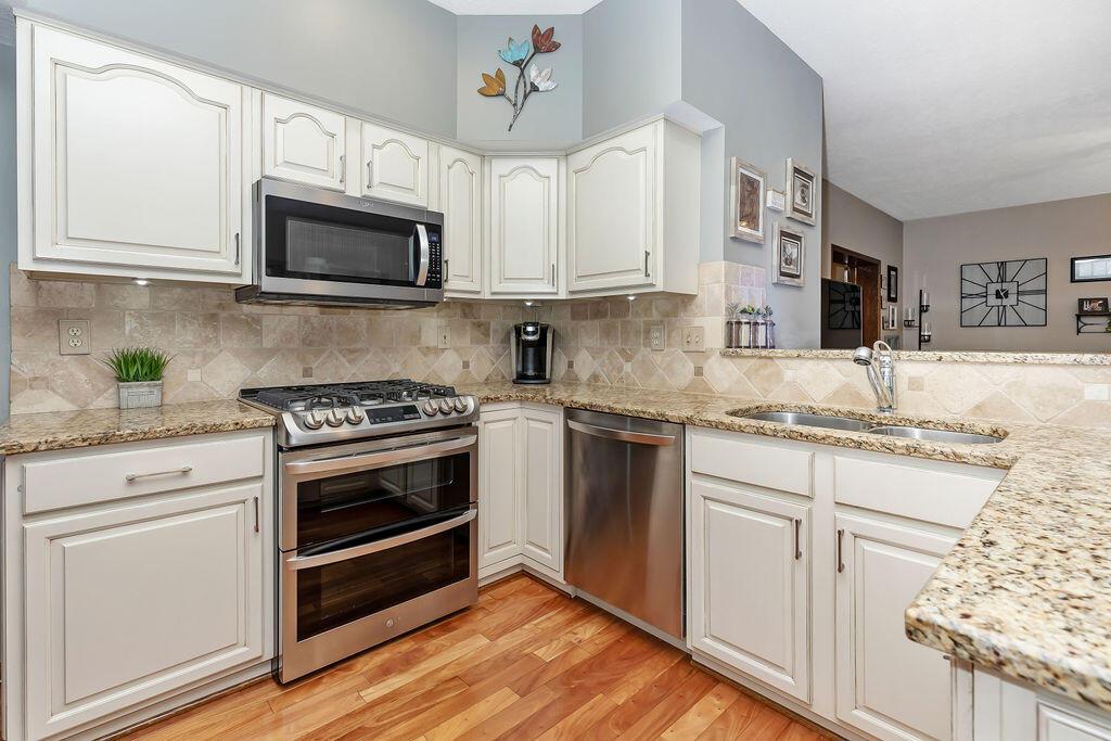 880 Riva Ridge Boulevard Gahanna, OH 43230 - Photo 26 of 79 LG double door gas stove & convection ovens.