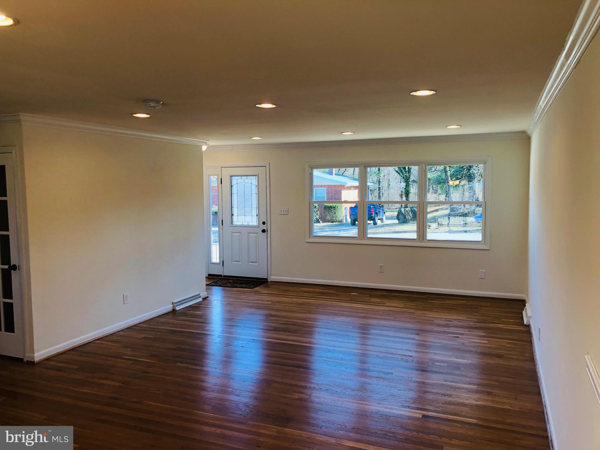 3310 Woodripple Road Baltimore, MD 21244 - Photo 2 of 28 Living Room