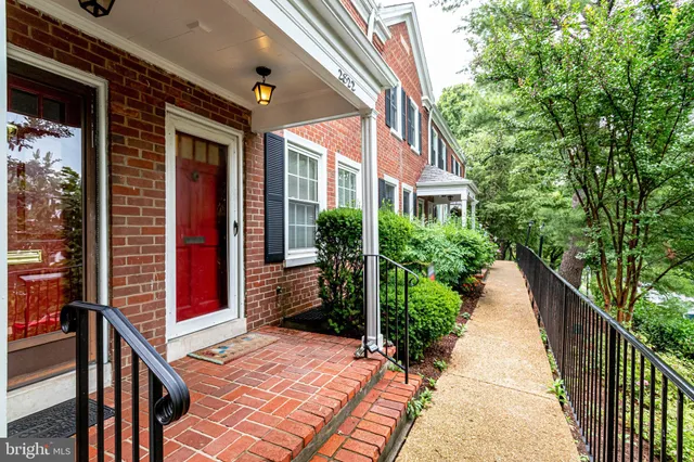 $3,000 | 2822 South Buchanan Street, Arlington, VA 22206