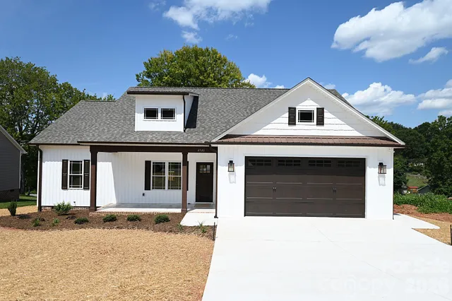 $415,000 | 4940 Southview Drive, Hickory, NC 28602