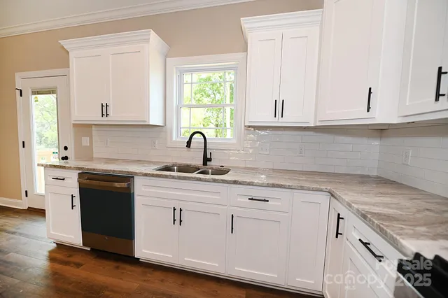 $415,000 | 4940 Southview Drive, Hickory, NC 28602